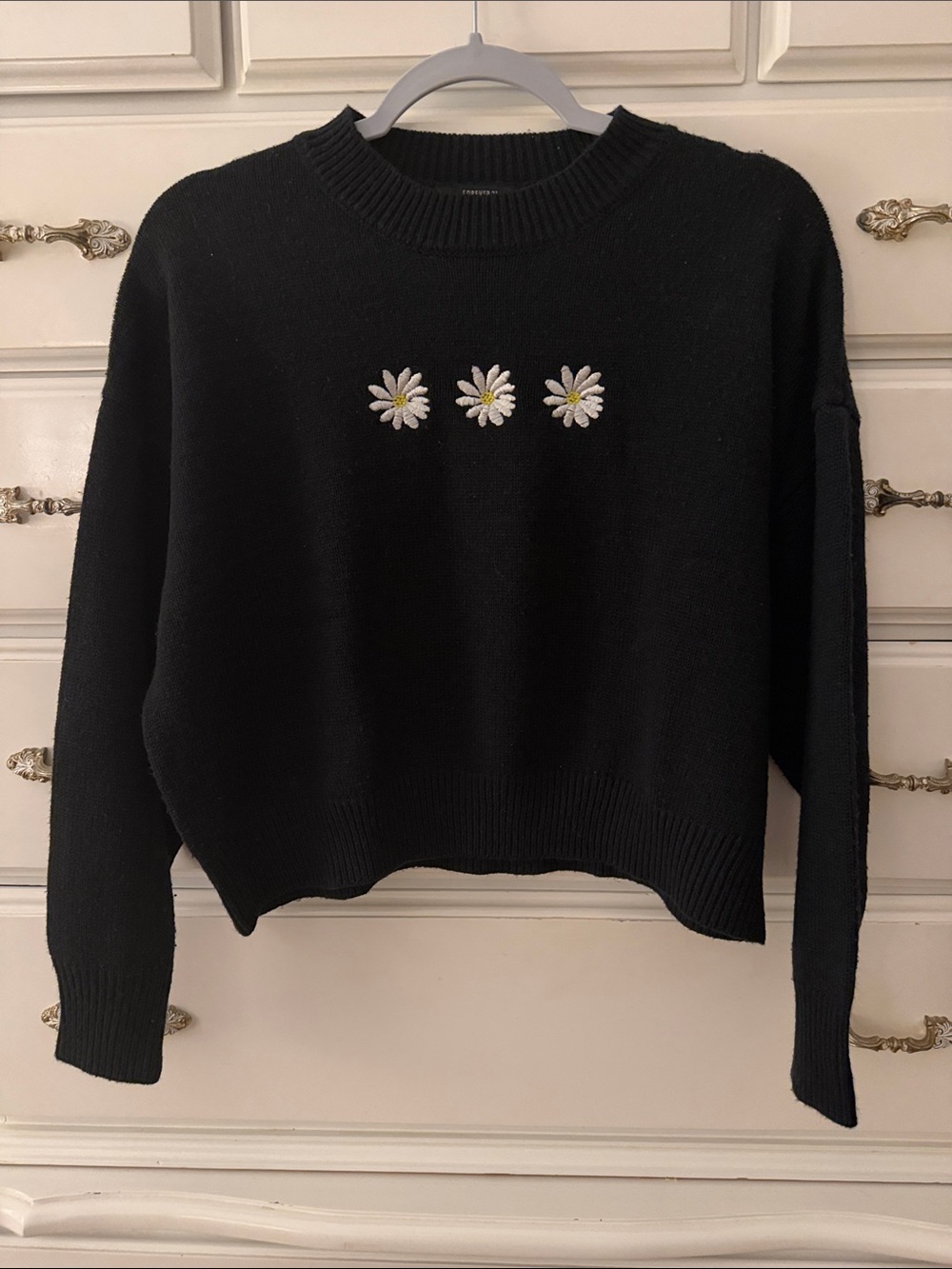 ✨ Cute & Cozy Forever 21 Cropped Pullover Sweatshirt ✨